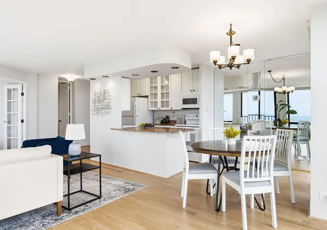 Photo 4 of Condo for sale at 345 W Fullerton Pkwy #1701, Chicago, IL 60614 | MLS# 12785982 | Listing updated on 2026-10-21