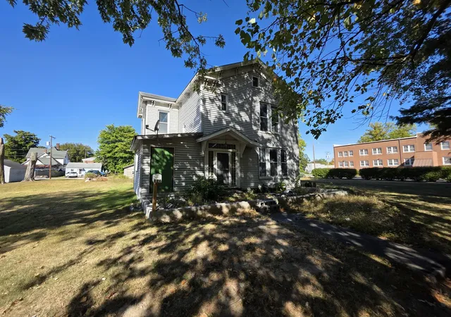 Photo 1 of Sale Pending at 126 S Hickory St, Centralia, IL 62801 | MLS# 12785987 | Listing updated on 2026-10-22
