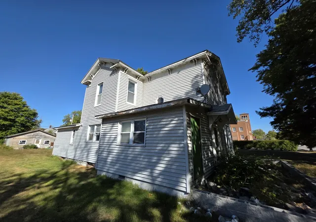 Photo 3 of Sale Pending at 126 S Hickory St, Centralia, IL 62801 | MLS# 12785987 | Listing updated on 2026-10-22