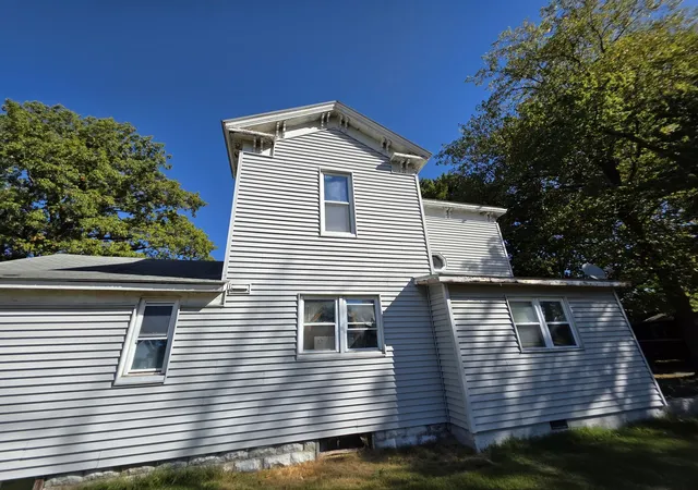 Photo 3 of Sale Pending at 126 S Hickory St, Centralia, IL 62801 | MLS# 12785987 | Listing updated on 2026-10-22