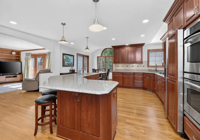 Photo 2 of Single family home for sale at 8604 Creekside Ln, Darien, IL 60561 | MLS# 12785994 | Listing updated on 2026-10-22