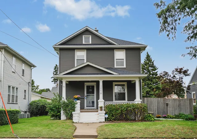 Photo 1 of Single family home for sale at 1554 W High St, Davenport, IA 52804 | MLS# 12786005 | Listing updated on 2026-10-21