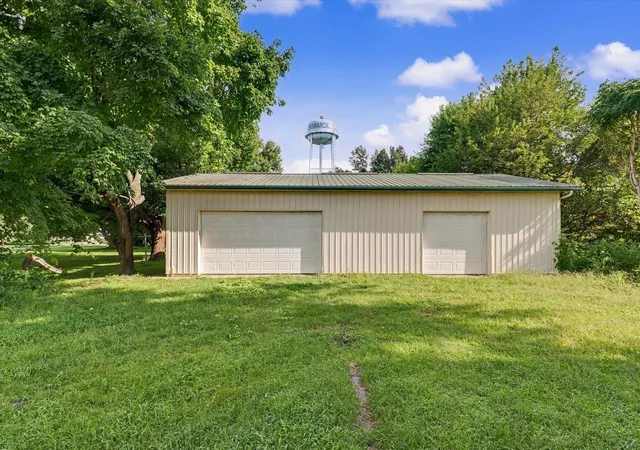 Photo 3 of Single family home for sale at 205 E Holloway St, Bismarck, IL 61814 | MLS# 12786008 | Listing updated on 2026-10-21