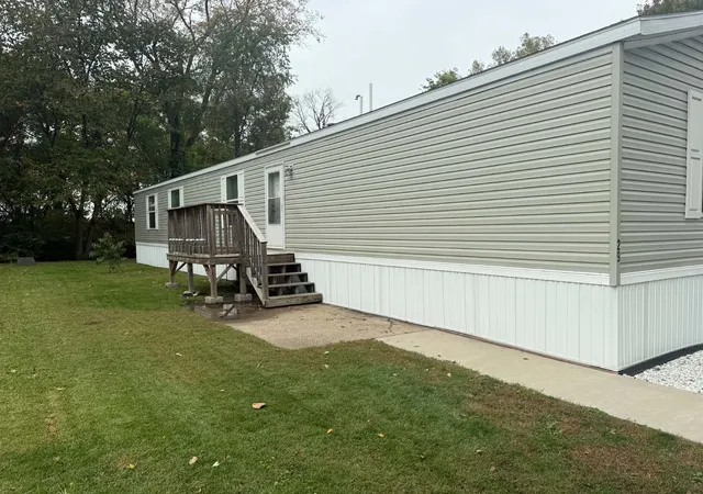 Photo 2 of Manufactured home for sale at 2300 79th Avenue W #29, Rock Island, IL 61201 | MLS# 12786026 | Listing updated on 2026-10-21