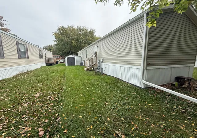 Photo 3 of Manufactured home for sale at 2300 79th Avenue W #29, Rock Island, IL 61201 | MLS# 12786026 | Listing updated on 2026-10-21