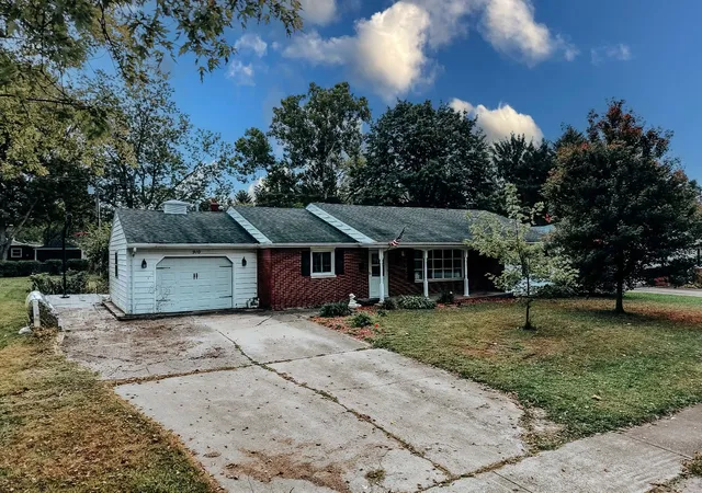 Photo 1 of Single family home for sale at 910 S 4th Street, Watseka, IL 60970 | MLS# 12786042 | Listing updated on 2026-10-22