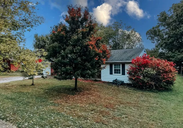 Photo 3 of Single family home for sale at 910 S 4th Street, Watseka, IL 60970 | MLS# 12786042 | Listing updated on 2026-10-22