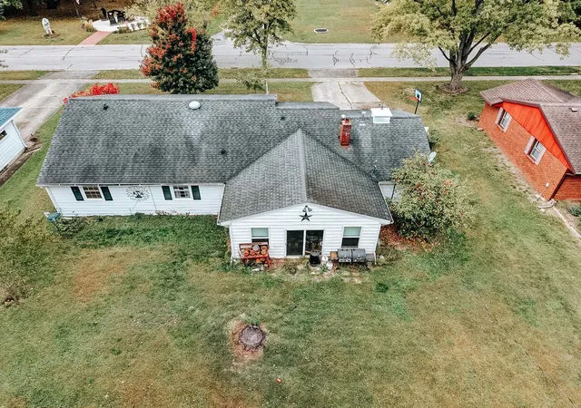 Photo 4 of Single family home for sale at 910 S 4th Street, Watseka, IL 60970 | MLS# 12786042 | Listing updated on 2026-10-22