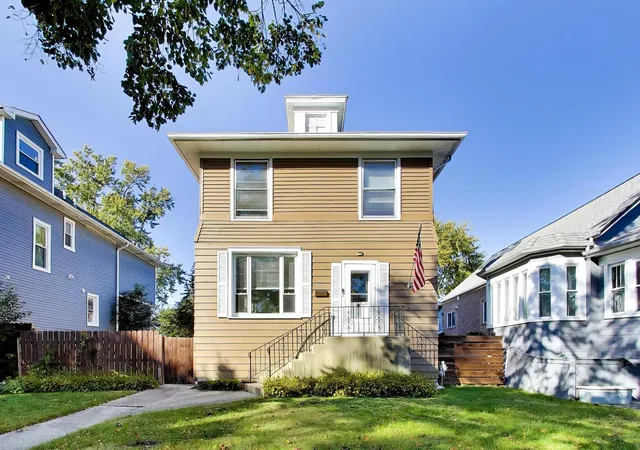 Photo 1 of Single family home for sale at 813 N Cuyler Ave, Oak Park, IL 60302 | MLS# 12786051 | Listing updated on 2026-10-23