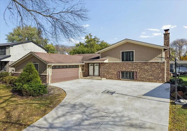 Photo 1 of Single family home for sale at 2607 N Stratford Rd, Arlington Heights, IL 60004 | MLS# 12786054 | Listing updated on 2026-10-30