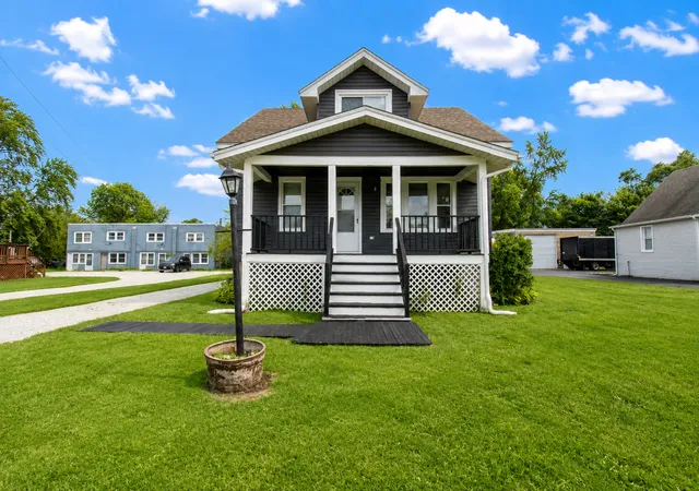 Single family home for sale at 19109 Wentworth Ave, Lansing, IL 60438 | MLS# 12786057