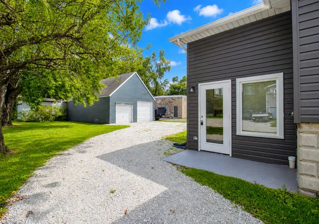 Photo 4 of Single family home for sale at 19109 Wentworth Ave, Lansing, IL 60438 | MLS# 12786057 | Listing updated on 2026-10-21