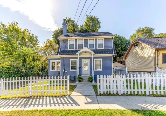 Photo 1 of Single family home for sale at 519 Laurel St, Elgin, IL 60120 | MLS# 12786059 | Listing updated on 2026-10-21