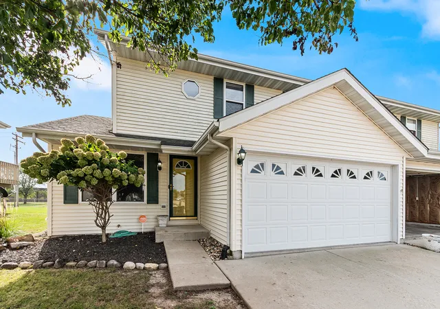 Photo 1 of Townhouse for sale at 1113 Sunridge Dr #1, Ottawa, IL 61350 | MLS# 12786071 | Listing updated on 2026-10-21