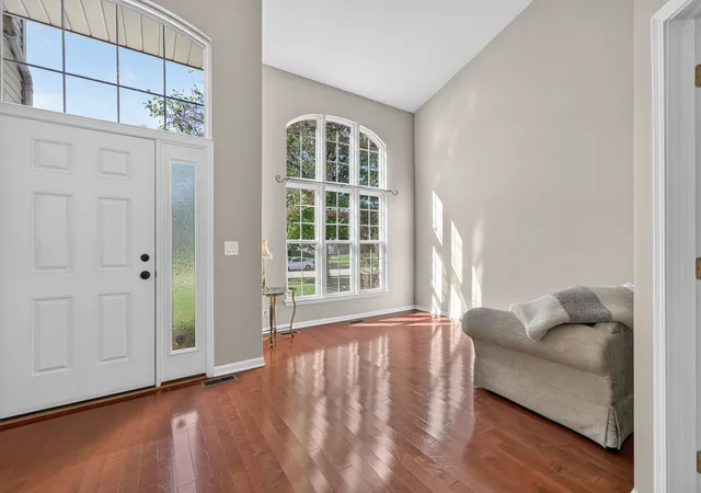 Photo 4 of Single family home for sale at 211 Butler Dr, Bartlett, IL 60103 | MLS# 12786080 | Listing updated on 2026-10-23