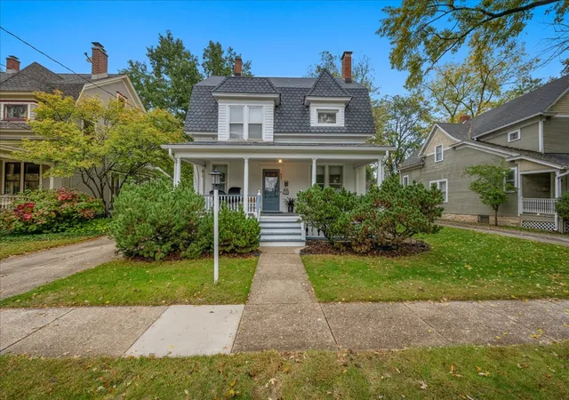 Single family home for sale at 621 Hardin Ave, Aurora, IL 60506 | MLS# 12786088