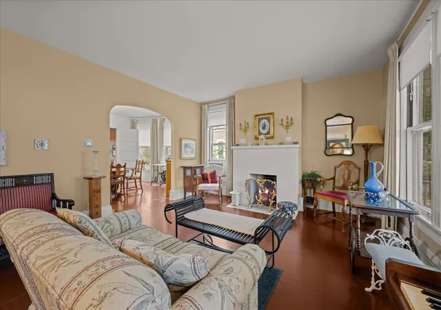Photo 4 of Single family home for sale at 621 Hardin Ave, Aurora, IL 60506 | MLS# 12786088 | Listing updated on 2026-10-22