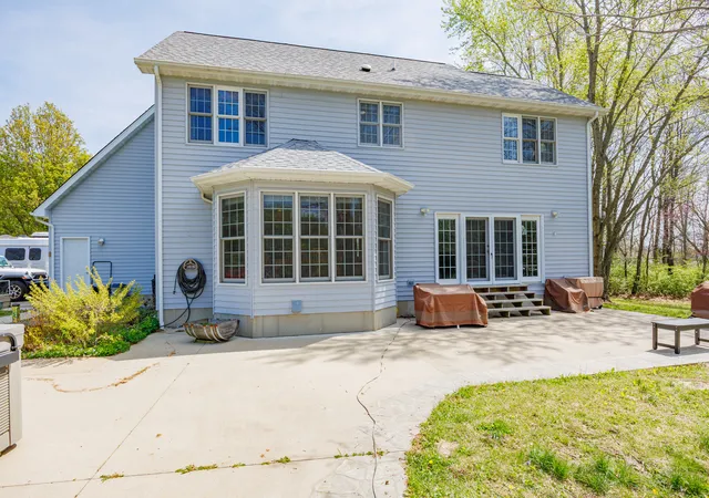 Photo 2 of Single family home for sale at 18749 N Tolle Ln, Mt Vernon, IL 62864 | MLS# 12786089 | Listing updated on 2026-10-21