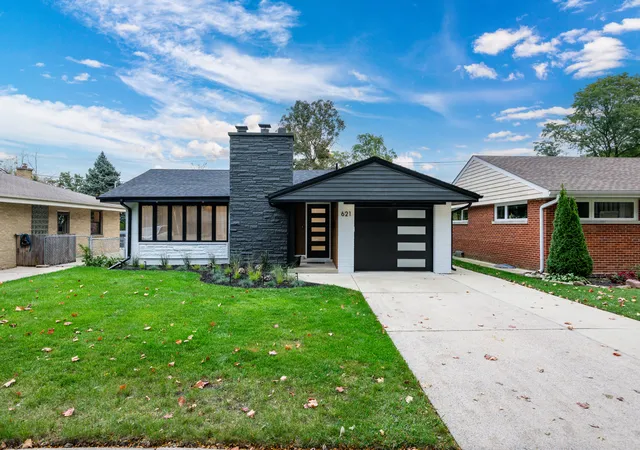 Photo 3 of Single family home for sale at 621 N Hamlin Ave, Park Ridge, IL 60068 | MLS# 12786095 | Listing updated on 2026-10-20