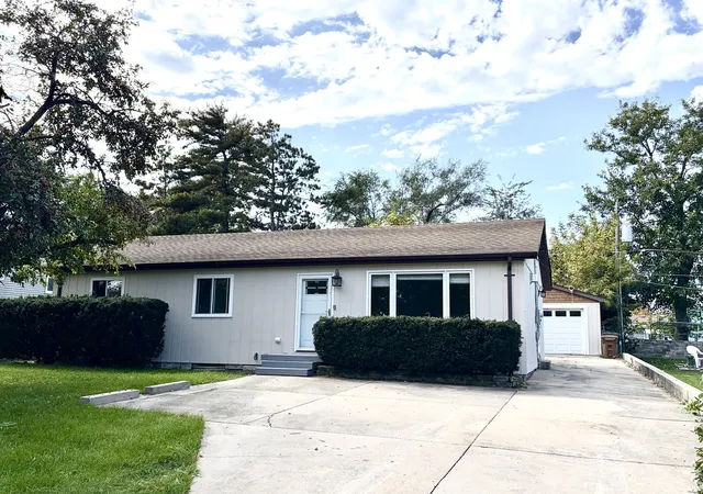 Photo 2 of Single family home for sale at 1n710 Newton Ave, Glen Ellyn, IL 60137 | MLS# 12786097 | Listing updated on 2026-10-21