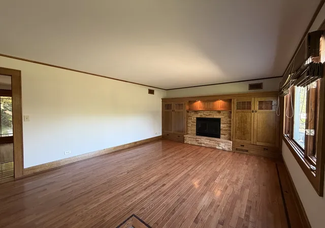 Photo 3 of Single family home for sale at 1n710 Newton Ave, Glen Ellyn, IL 60137 | MLS# 12786097 | Listing updated on 2026-10-21
