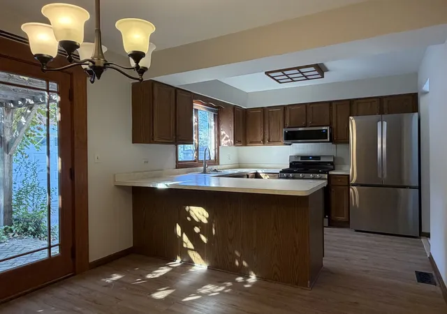 Photo 4 of Single family home for sale at 1n710 Newton Ave, Glen Ellyn, IL 60137 | MLS# 12786097 | Listing updated on 2026-10-21