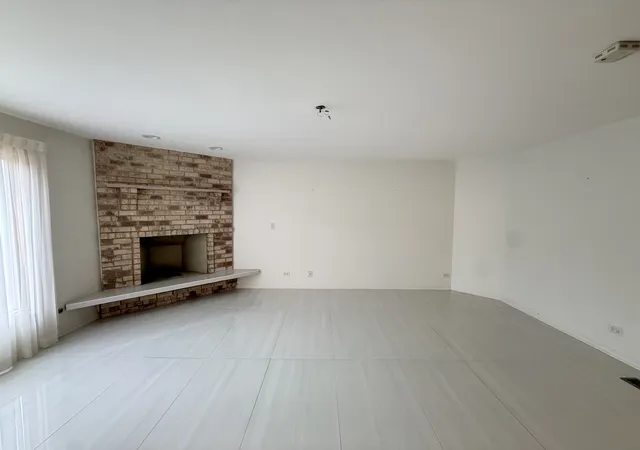 Photo 4 of Single family home for sale at 8516 Moody Ave, Burbank, IL 60459 | MLS# 12786101 | Listing updated on 2026-10-22
