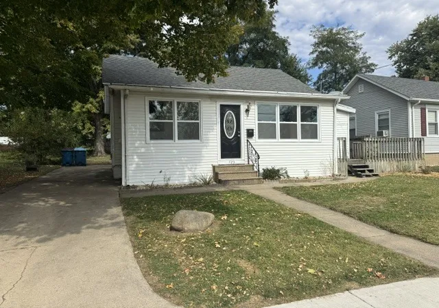 Photo 1 of Single family home for sale at 723 6th Street, Peru, IL 61354 | MLS# 12786103 | Listing updated on 2026-10-22