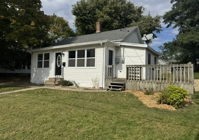 Photo 2 of Single family home for sale at 723 6th Street, Peru, IL 61354 | MLS# 12786103 | Listing updated on 2026-10-22