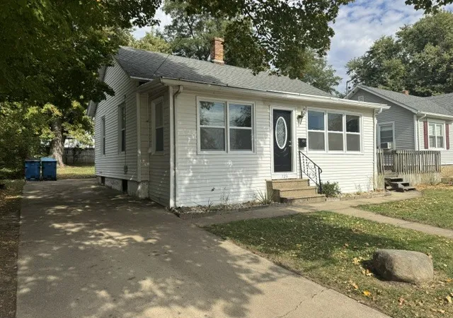 Photo 3 of Single family home for sale at 723 6th Street, Peru, IL 61354 | MLS# 12786103 | Listing updated on 2026-10-22