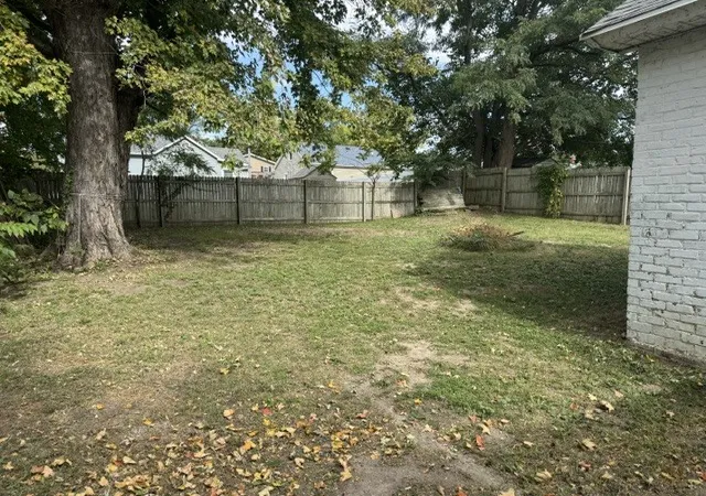 Photo 3 of Single family home for sale at 723 6th Street, Peru, IL 61354 | MLS# 12786103 | Listing updated on 2026-10-22