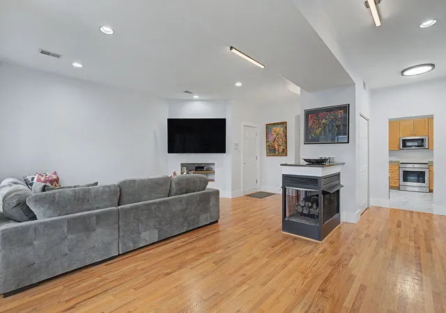 Photo 2 of Condo for sale at 4716 S Ingleside Ave #2N, Chicago, IL 60615 | MLS# 12786114 | Listing updated on 2026-10-20