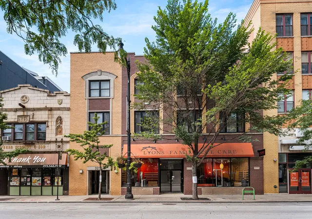 Photo 1 of Condo for sale at 3250 N Lincoln Ave #C, Chicago, IL 60657 | MLS# 12786127 | Listing updated on 2026-10-21