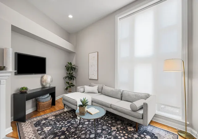 Photo 3 of Condo for sale at 3250 N Lincoln Ave #C, Chicago, IL 60657 | MLS# 12786127 | Listing updated on 2026-10-21