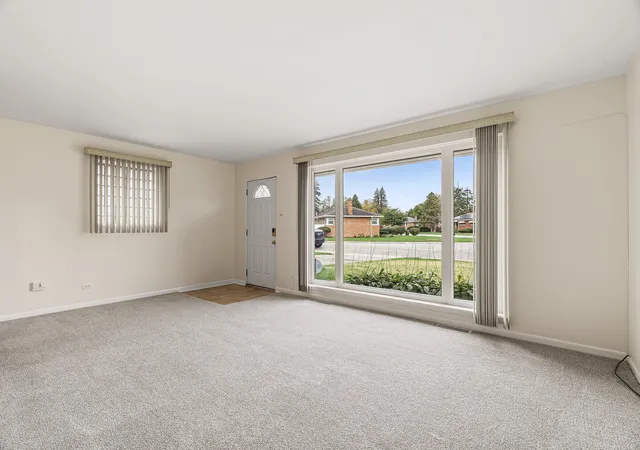 Photo 4 of Single family home for sale at 15547 Rose Dr, South Holland, IL 60473 | MLS# 12786140 | Listing updated on 2026-10-21