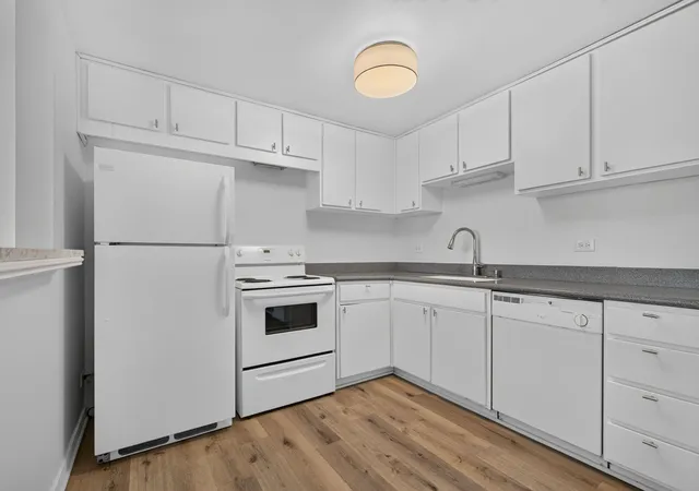 Photo 3 of Condo for sale at 2015 S Finley Rd #608, Lombard, IL 60148 | MLS# 12786150 | Listing updated on 2026-10-21