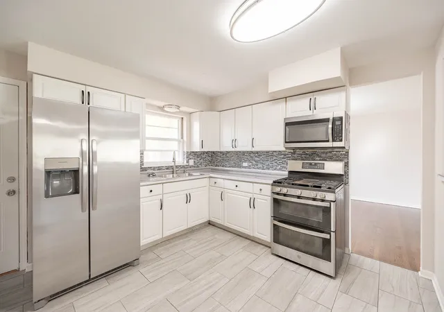 Photo 4 of Single family home for sale at 17156 Evans Dr, South Holland, IL 60473 | MLS# 12786164 | Listing updated on 2026-10-29
