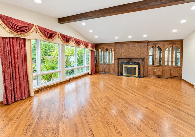Photo 4 of Single family home for sale at 4431 W Fitch Ave, Lincolnwood, IL 60712 | MLS# 12786166 | Listing updated on 2026-10-29