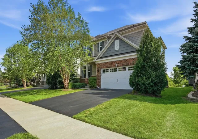 Single family home for sale at 5 Palisades Blvd, Hawthorn Woods, IL 60047 | MLS# 12786173
