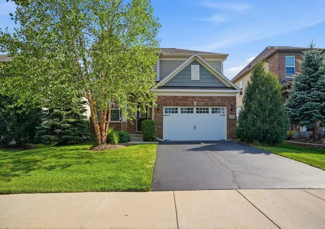 Photo 1 of Single family home for sale at 5 Palisades Blvd, Hawthorn Woods, IL 60047 | MLS# 12786173 | Listing updated on 2026-10-21