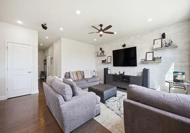 Photo 3 of Single family home for sale at 5 Palisades Blvd, Hawthorn Woods, IL 60047 | MLS# 12786173 | Listing updated on 2026-10-21