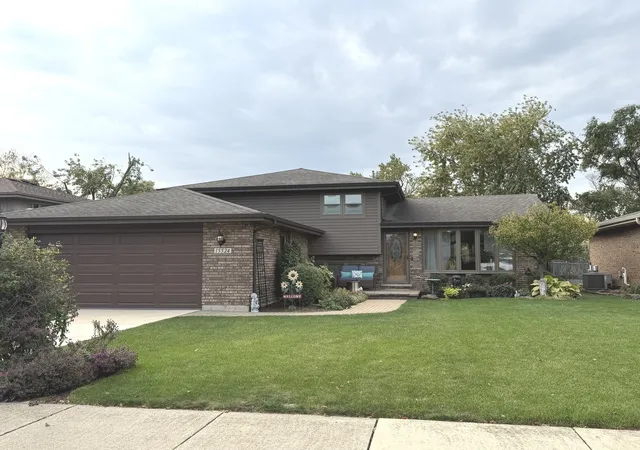 Single family home for sale at 15524 Lorel Ave, Oak Forest, IL 60452 | MLS# 12786174
