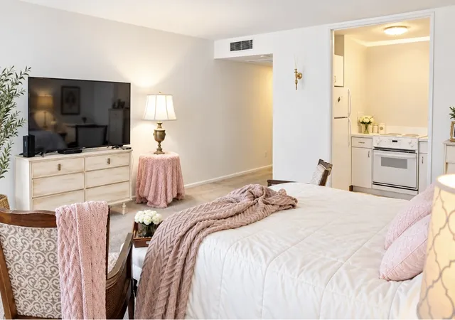 Photo 4 of Condo for sale at 260 E Chestnut St #409, Chicago, IL 60611 | MLS# 12786188 | Listing updated on 2026-10-21