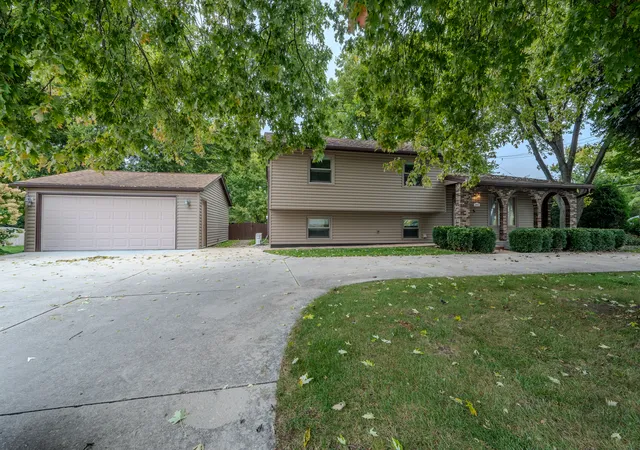 Photo 1 of Single family home for sale at 3900 Fairview Ave, Downers Grove, IL 60515 | MLS# 12786194 | Listing updated on 2026-10-21