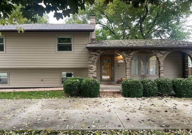 Photo 2 of Single family home for sale at 3900 Fairview Ave, Downers Grove, IL 60515 | MLS# 12786194 | Listing updated on 2026-10-21