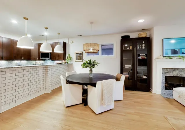 Listing Photo 3 - Condo for sale in building located at 679 N Peoria St, Chicago, IL 60642 - Unit #3S