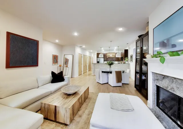 Listing Photo 4 - Condo for sale in building located at 679 N Peoria St, Chicago, IL 60642 - Unit #3S