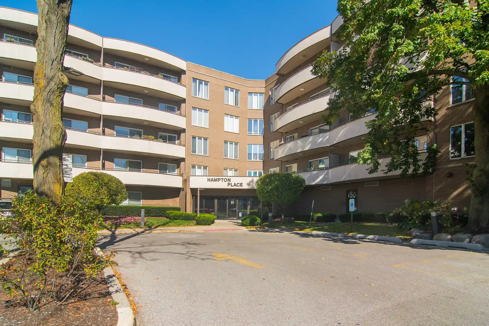 Listing Photo 1 - Condo for sale in 7201 N Lincoln Ave located at 7201 N Lincoln Ave, Lincolnwood, IL 60712 - Unit #315