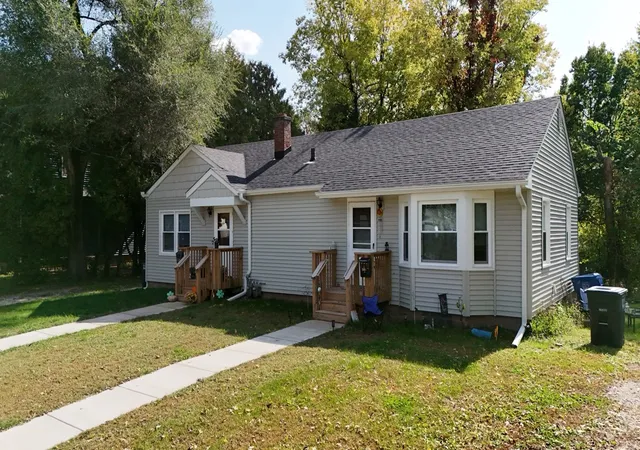 Photo 2 of House for sale at 5318/5320 7th Avenue, Moline, IL 61265 | MLS# 12786229 | Listing updated on 2026-10-29