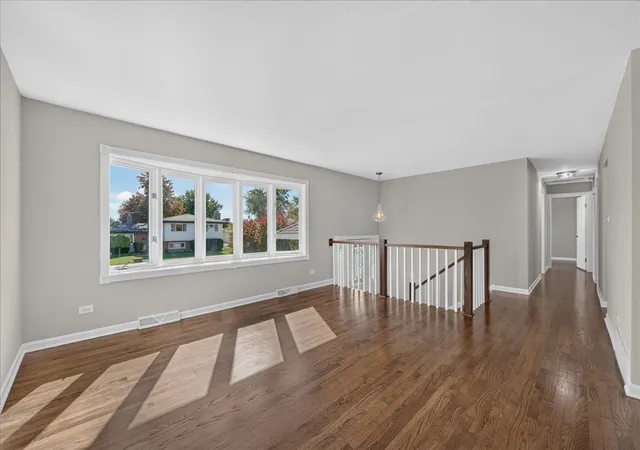 Photo 3 of Single family home for sale at 565 Arlene Dr, Wood Dale, IL 60191 | MLS# 12786262 | Listing updated on 2026-10-22